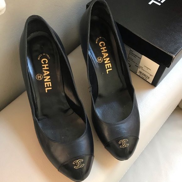 CHANEL DEEP BLUE PLATFORM HEELS - Picture 3 of 5